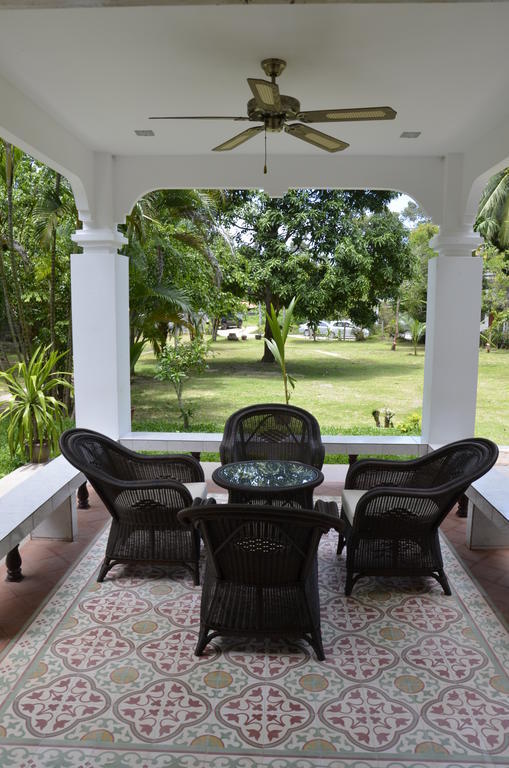 Baan Khun Nang Colonial Residence Mae Nam Room photo